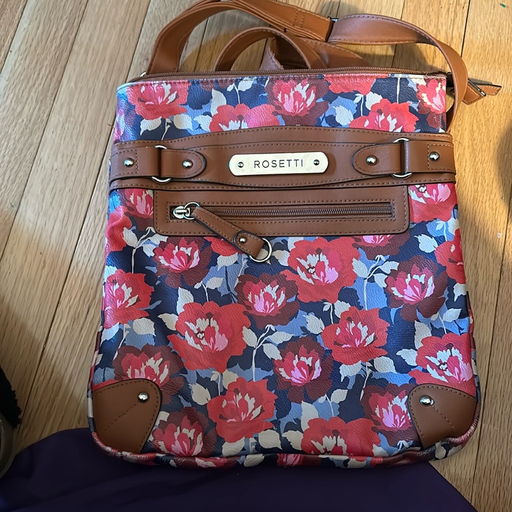 Rosetti CROSS BODY purse. Used in good condition.